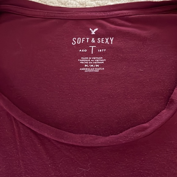 Maroon t shirt - Picture 2 of 2